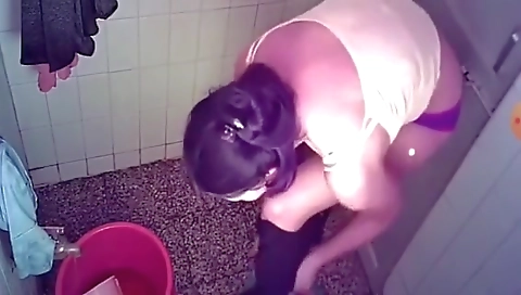 Girls Bathing (2021) – Hidden Video Of Step sister In The Bath