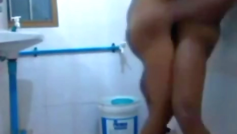 Sexy Couple Bath Together / නාන ගමන් ගලක් කපලා සැපක් ගත්තා - Sri Lankan