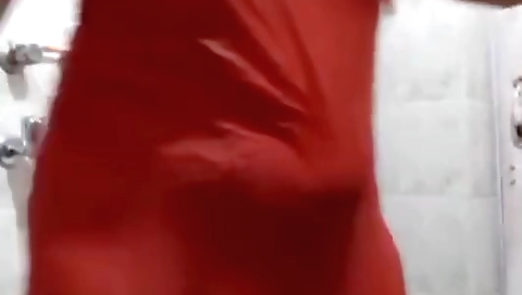 Desi Bhabi Bathroom Dance..in