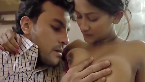 Bhabhi Ne Di Pati Ke Boss Ko Apne Doodh Ki Chai