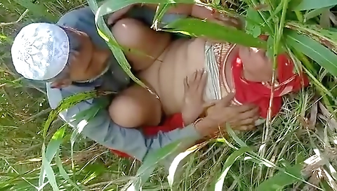 Muslim Wife Fucked Outdoors By An Old Man