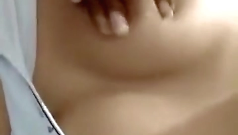 Today Exclusive- Cute Desi Girl Play With Her Boobs