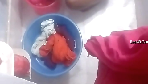 Today Exclusive- Desi Bhabhi Bathing Record By