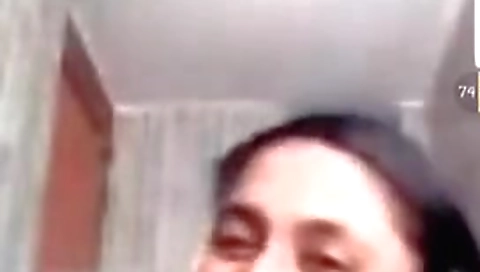 Exclusive- Sexy Girl Bathing On Video Cal