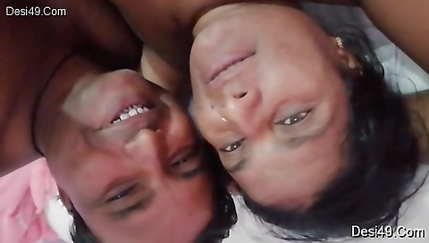 Exclusive- Desi Mature Couple Record Nude Selfie For Fun