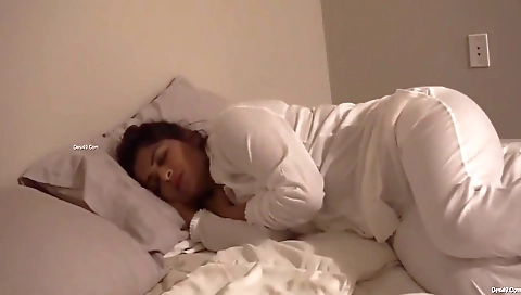Exclusive- Sexy Nri Girl Draming How She Fucked With Lover And Make Horny
