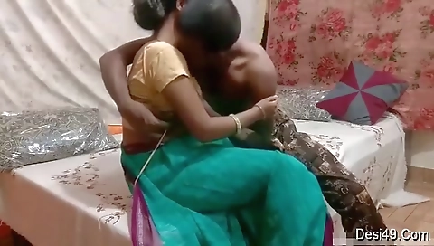 Today Exclusive- Desi Bhabhi Blowjob And Hard Fucked By Hubby
