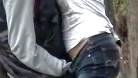 Exclusive- Hot Look Nri Girl Kissing And Pussy Fingering In Park