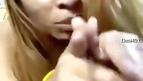 Sexy Anam Khan Shows Boobs
