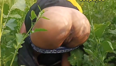 Mamta Bhabhi Ko Khet Me Le Jakar Doggystyle Me Choda Outdoor