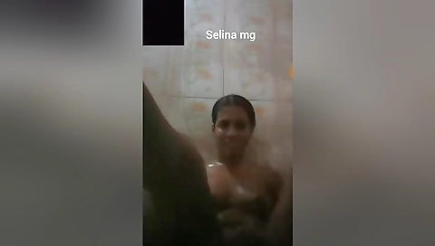 Today Exclusive- Desi Village Boudi Showing Her Boobs And Pussy