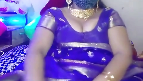 Today Exclusive- Sexy Bhabhi Showing Her Boobs And Pussy 1