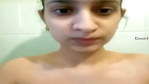 Desi Girl Showing Boobs