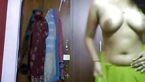 Indian Muslim Housewife Exposed Herself On Demand