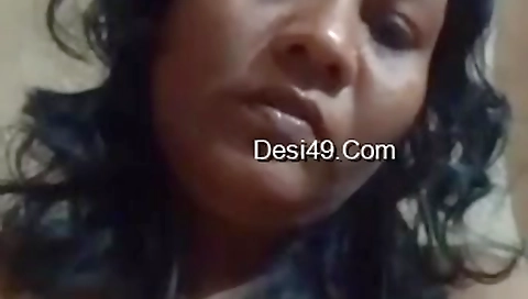 Today Exclusive- Horny Desi Aunty Showing Her Nude Body On Video Call 2