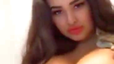 Huge Boobs - Desi Beauty Exposing Her Selfie Mms Video