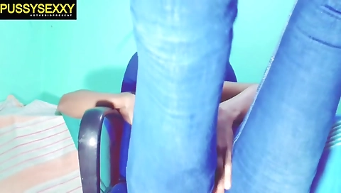 Sri Lankan - Flexible School Sex චුටිගේ හොඳම පලල් කිරිමයි පුකෙන් දාපු වැඩයි