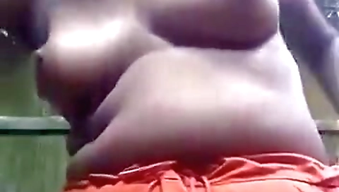 Chubby Bhabhi Bathing Outdoor Selfie Video