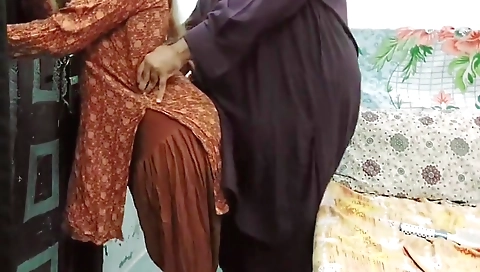 Pakistani Step mom Secret Sex With Neighbour With Clear Hindi Audio