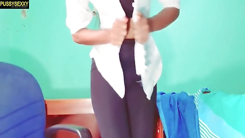 Pussysexxy Dirty Talkටෝක් කරලා පයිය කෙලින් කරන නංගි - Sri Lankan