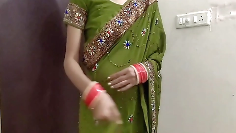 Desi Indian Bhabhi Aj Mat Jaao Office Bht Mood Hai Aaj Karne Ka Pati Samjh Kar Deevar Se Apni Gand Marwai In Hindi Audio