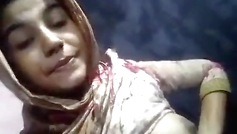 Today Exclusive- Desi Village Girl Showing Her Boobs