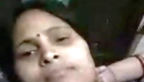 Exclusive- Sexy Look Desi Bhabhi Showing Her Big Boobs On Video Call