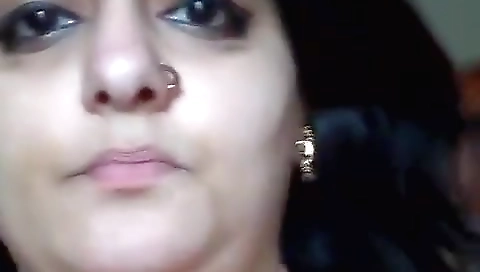 Today Exclusive- Horny Hunter Bhabhi Showing Her Boobs And Pussy