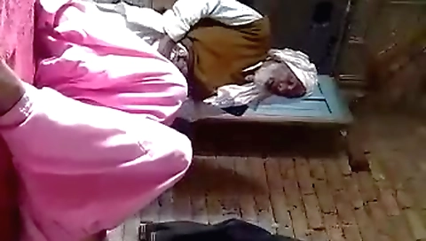 Today Exclusive- Tharki Sasur Nea Appni Bahuai Ko Chod Dala