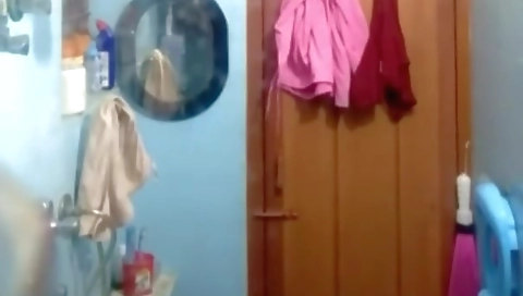 Exclusive- Big Boob Desi Bhabhi Bathing Video Record By