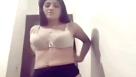 Paki Nude Selfie Video Of Sexy Figured Aunty