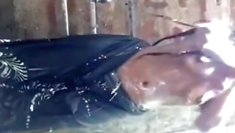 Sri Lankanoutdoor Bath මල්කි නන්ගි ටිරිප් එකක් ගිහින් කොල්ලට පෙන්න නානහැටි2