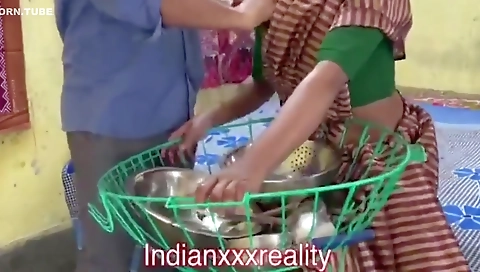 Bartan Bechne Wali Ko Ghar Me Bula Kar Jabardasti Chod Diya