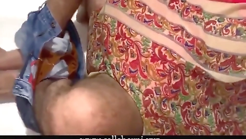 Room Rent Ke Badle Bhabhi Boli Meri Chuth Maar Le