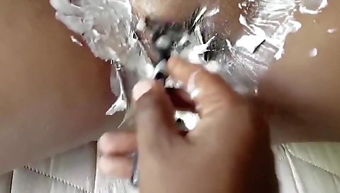 Sri Lankan - Sl Milf Nishawari Shaving Her Pussy:නිශාවරී පුසිගෙ මයිල් බානවා