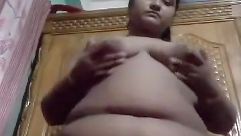 Today Exclusive- Desi Bhabhi Showing Her Big Boobs And Wet Pussy