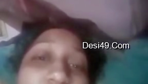 Today Exclusive-desi Bhabhi Showing Her Pussy On Video Call