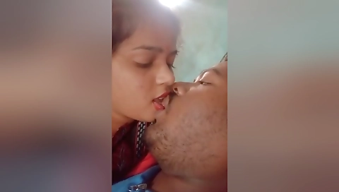 Today Exclusive- Desi Couple Kissing