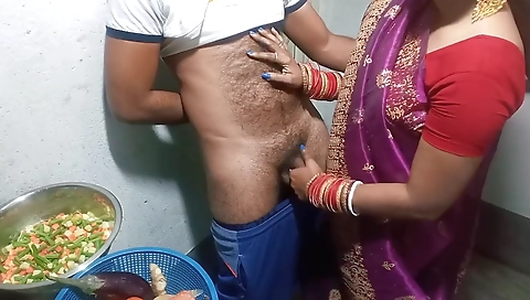 Ladki Ne Kitchen Me Land Hilaya - Handjob In Kitchen