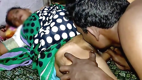 Indian Village Desi Bhabi Ko Ghar Me So Kar Chada