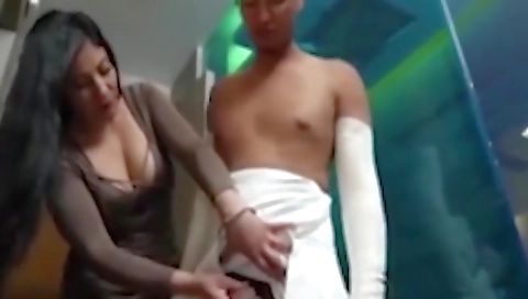 Beta Ka Haath Toota Maa Ne Lund Pakad Ke Karaya Susu