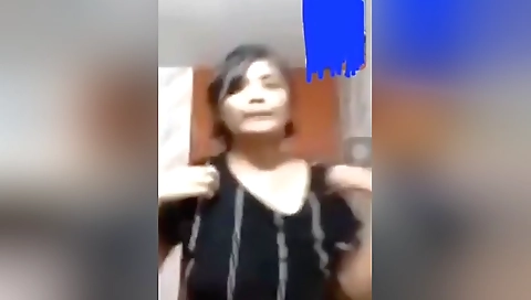 Today Exclusive- Cute Desi Girl Showing Her Boobs