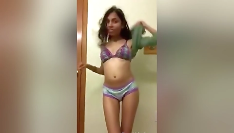 Today Exclusive- Cute Nri Girl Record Her Nude Video 2