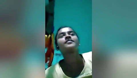 Today Exclusive-cute Desi Girl Showing Her Boobs