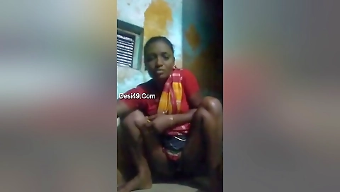 Today Exclusive- Bhabhi Showing Pussy