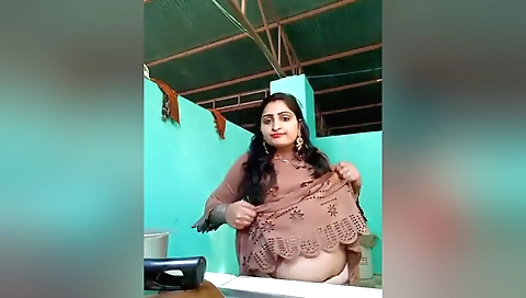 Sexy Bhabhi Shows Her Boobs And Big Ass