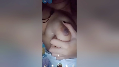 Cute Indian Girl Shows Her Boobs On Vc