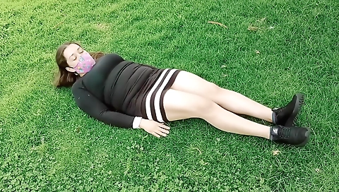 Puta Exhibicionista Me Lleva Al Parque Para Que Grabe Ensenando Sus Tangas Y Su Concha Par2