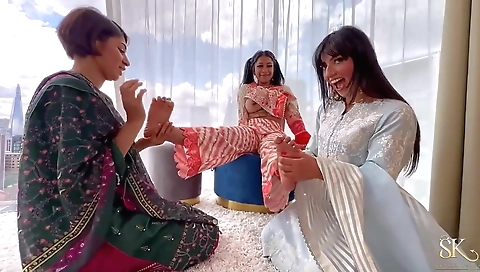 SAHARA KNITE - Desi Bhabhi Threesome