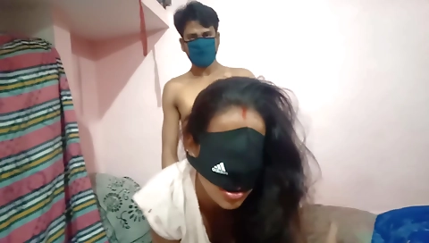 Apni Wife Ko Ghar Aye Dost Ke Samne Choda Dost Ne Video Bnaya Aur Maza Liya